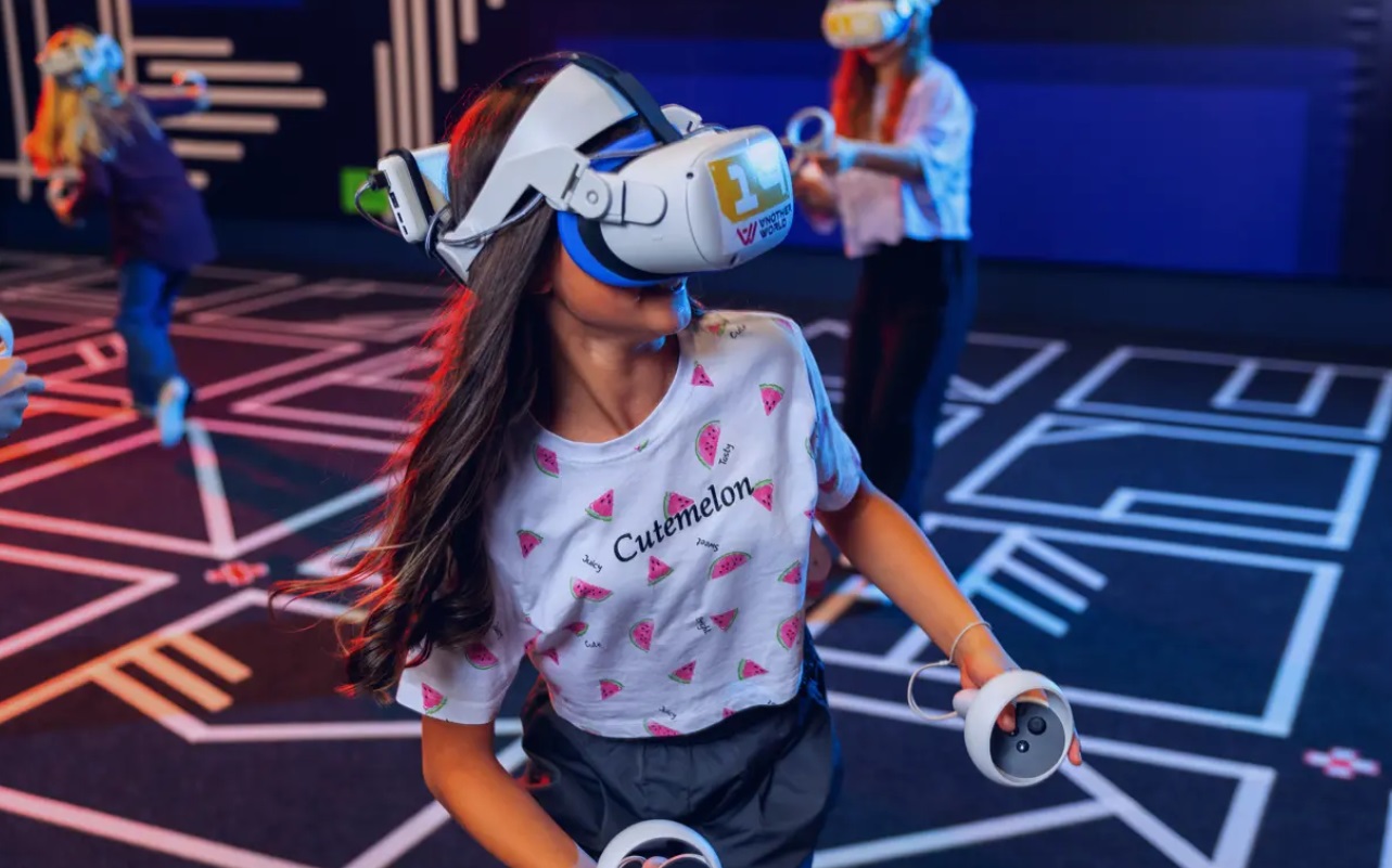 Another World VR Club