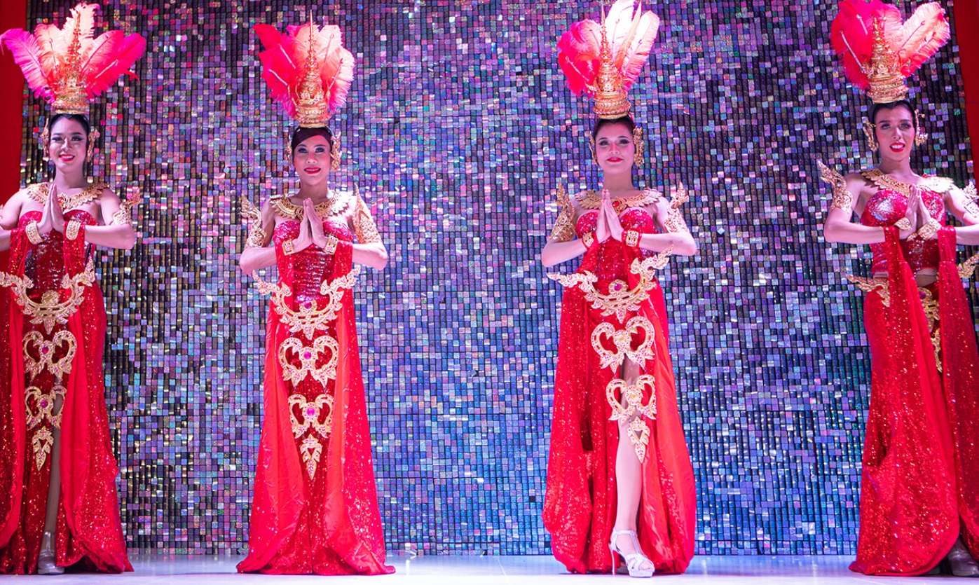 An evening show in Paris Follies Cabaret