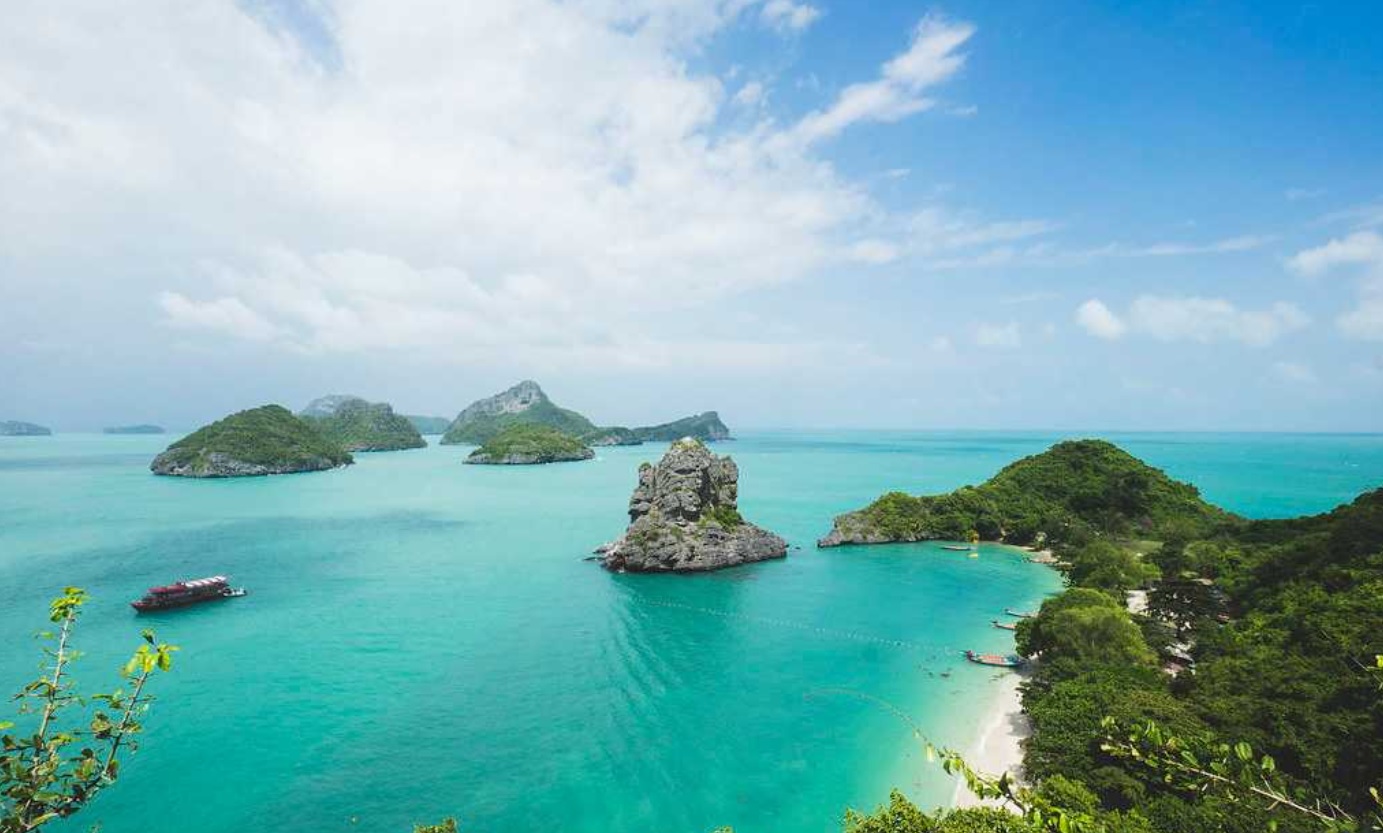 The view of The Five Islands near Taling Ngam